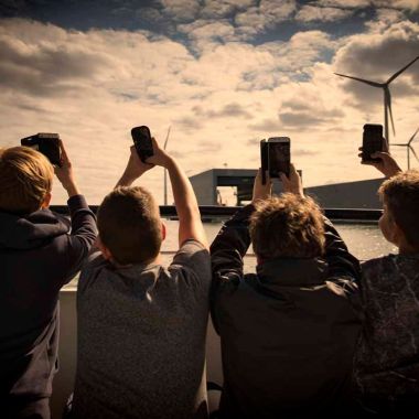 Havenlandklassen: enkel leerlingen maken een foto tijdens de cursus 'phonografie'