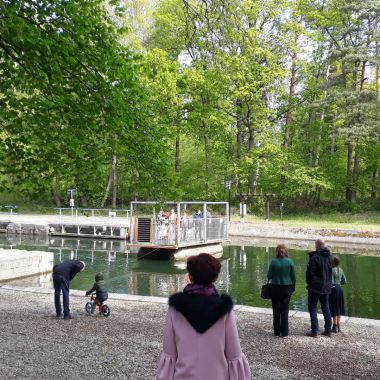 Beeld van kanaal met overzet