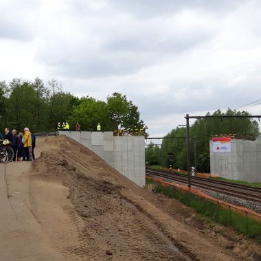 Persmoment leggen fietsbrug Mortsel