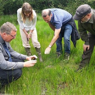 GFA-jury gefascineerd door de vele indicatorplanten op de Kesselse Heide 