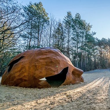 A Giant Sculpture (Gijs Van Vaerenberg)