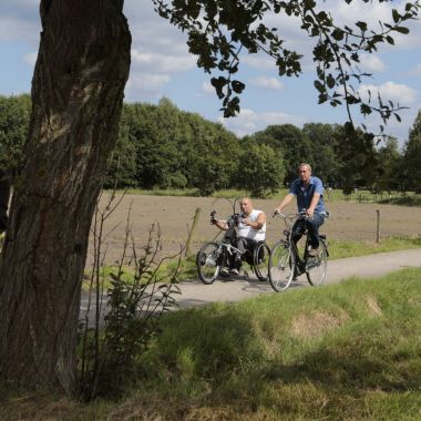 fietsersopfietspadtussendebossen