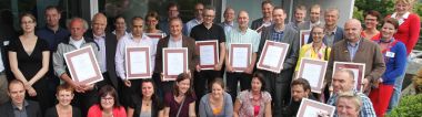 Provinciale scholen poseren met hun ISO-certificaat (2013)