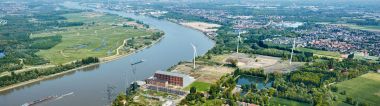 Luchtfoto Electrabelsite, inclusief Schelde en Rupel