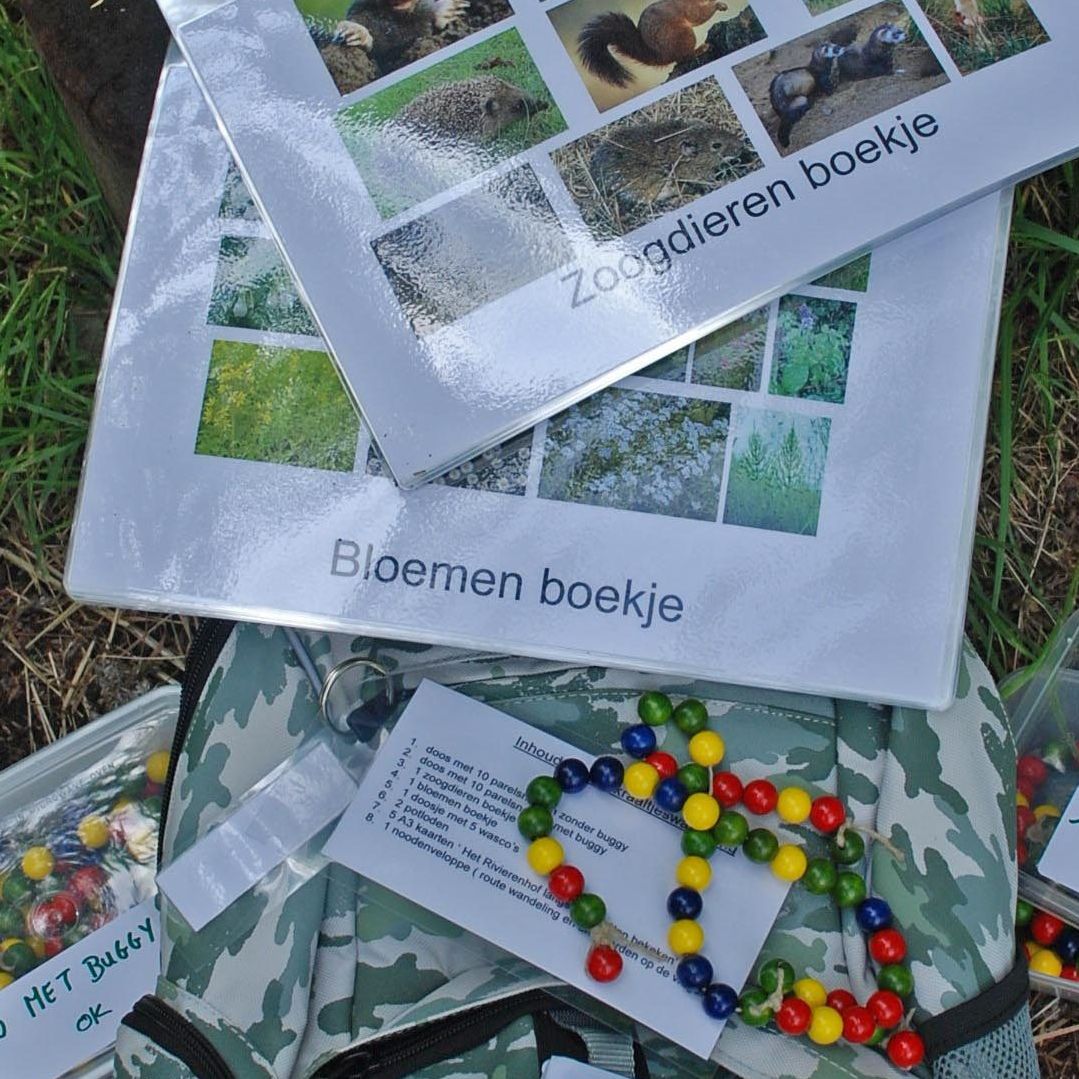 In onze groendomeinen kan je een doehetzelf-pakket huren, kleurenkraaltjes sturen je langs de paadjes.