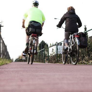 Fietsers op fietsostrade